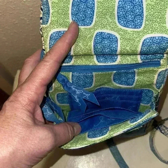 Vera Bradley Crossbody with wallet - Picture 4 of 8